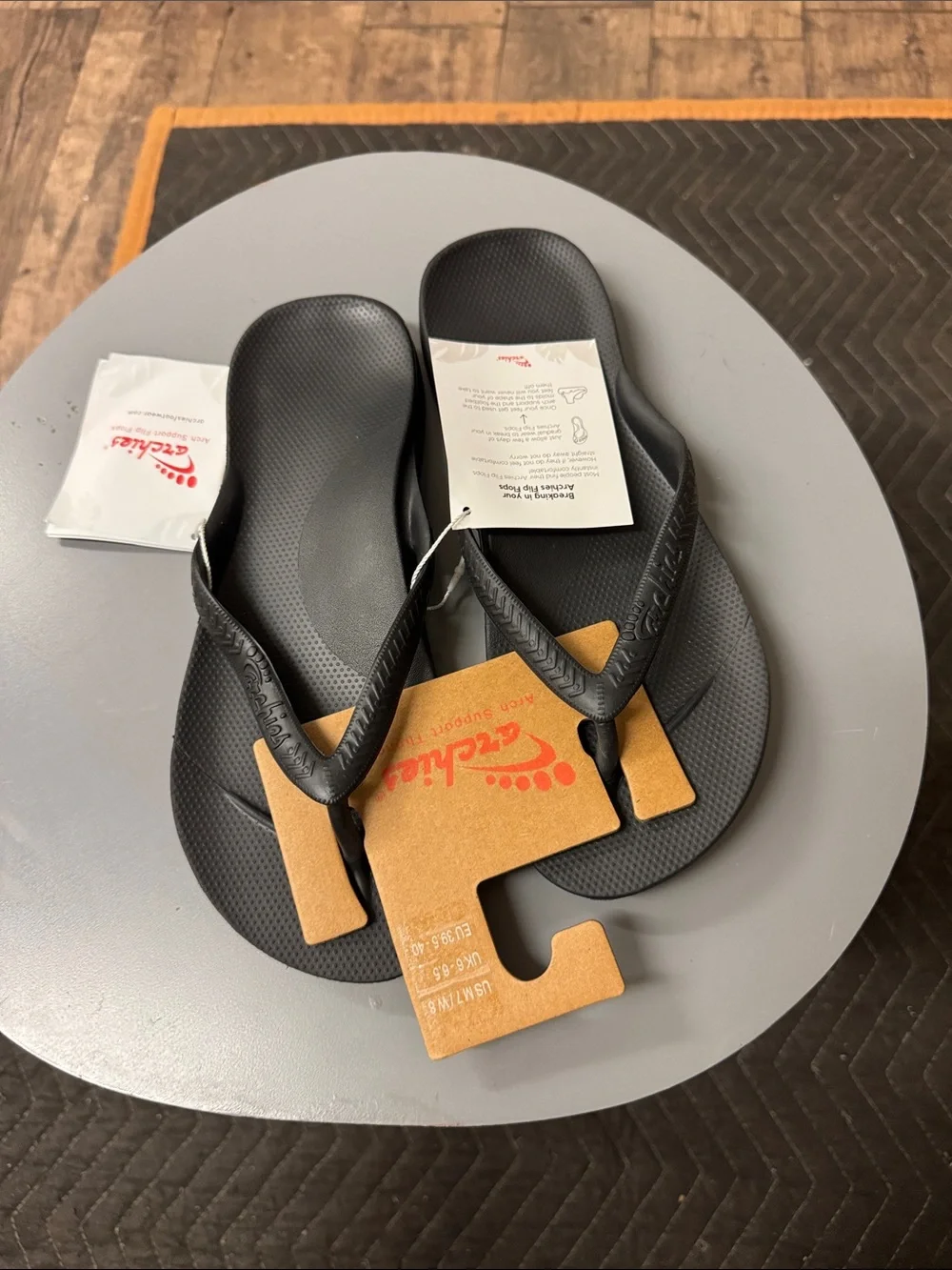 women’s Archie flip flops
